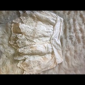 American Eagle white shorts